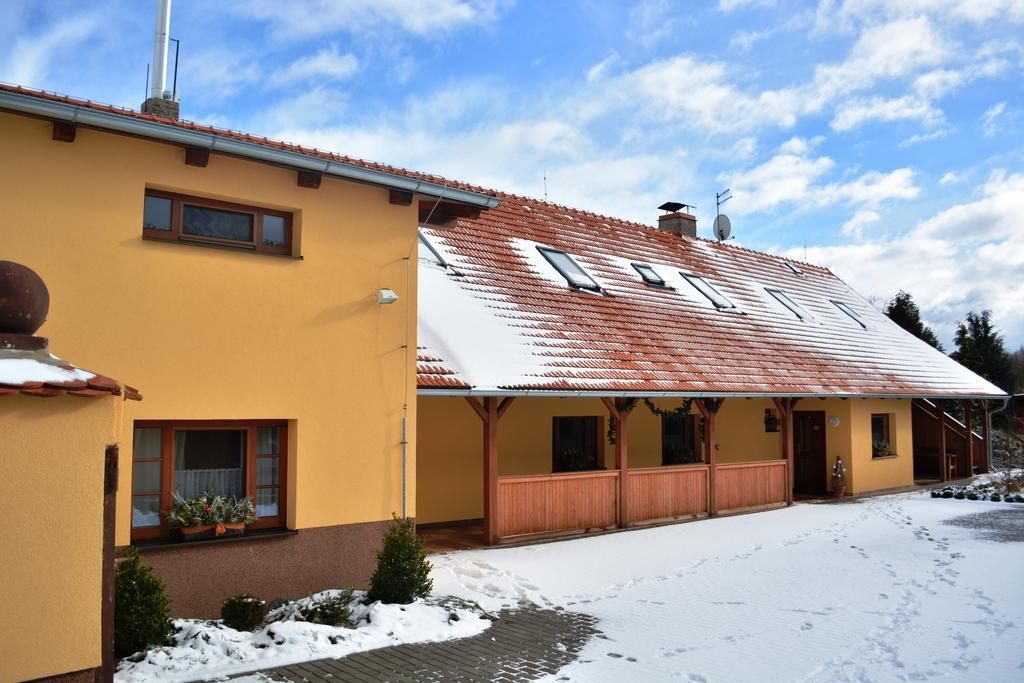 Penzion Farma Dvorec Radnice Экстерьер фото